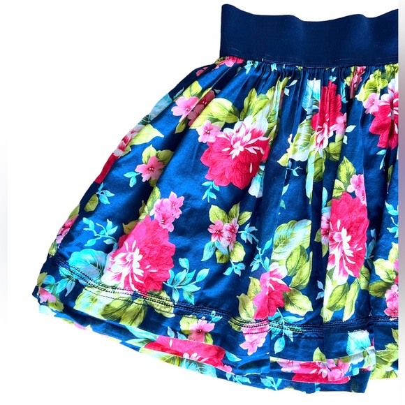 Abercrombie & Fitch Navy Floral Mini Skirt 100% Cotton Size Medium - Picture 4 of 8